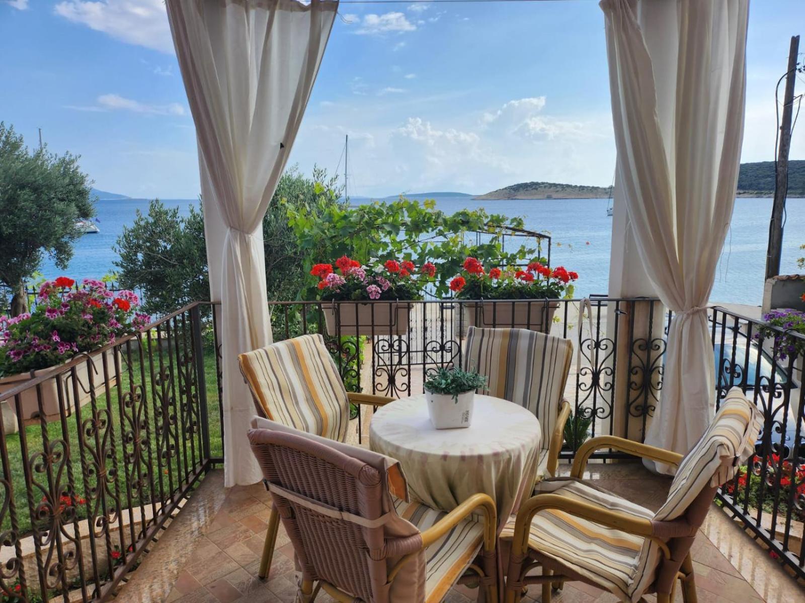 Vila Dora - Studio Dora Martinšćica Екстериор снимка